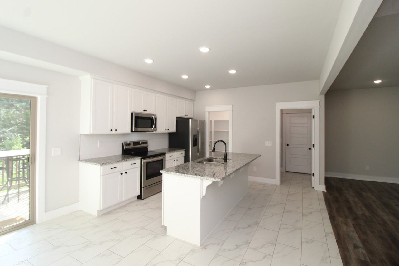 11 Hillswick Dr #1 - Photo 7 of 36