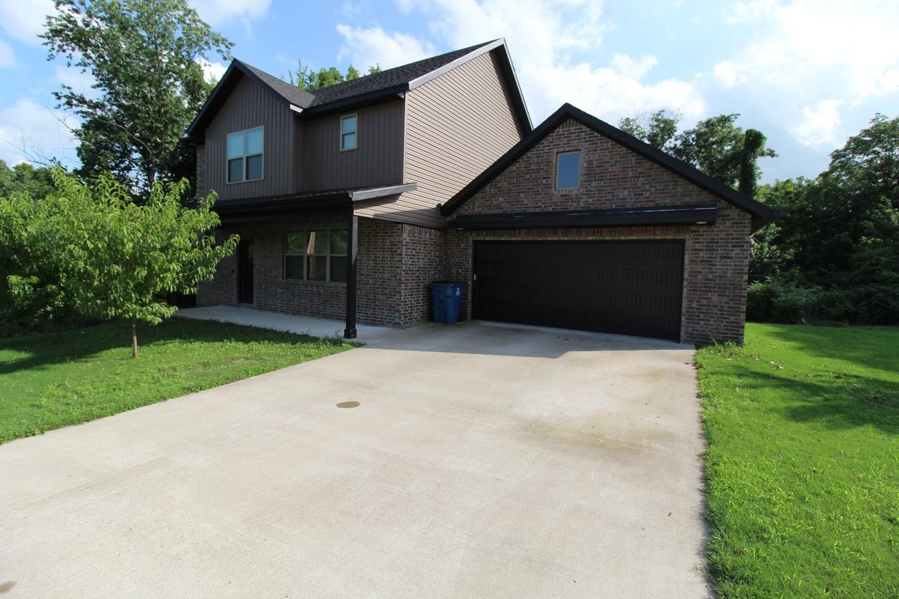 11 Hillswick Dr #1 - Photo 2 of 37
