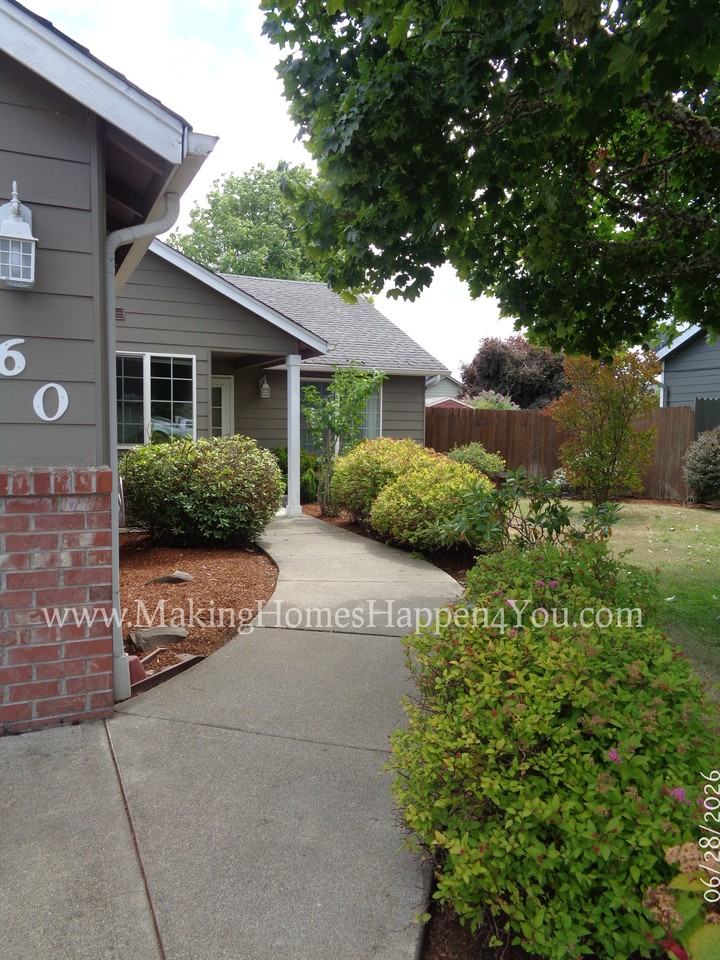 260 Sw Oregon Trail Dr #1 - Photo 2 of 50