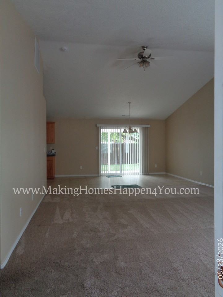 260 Sw Oregon Trail Dr #1 - Photo 4 of 50