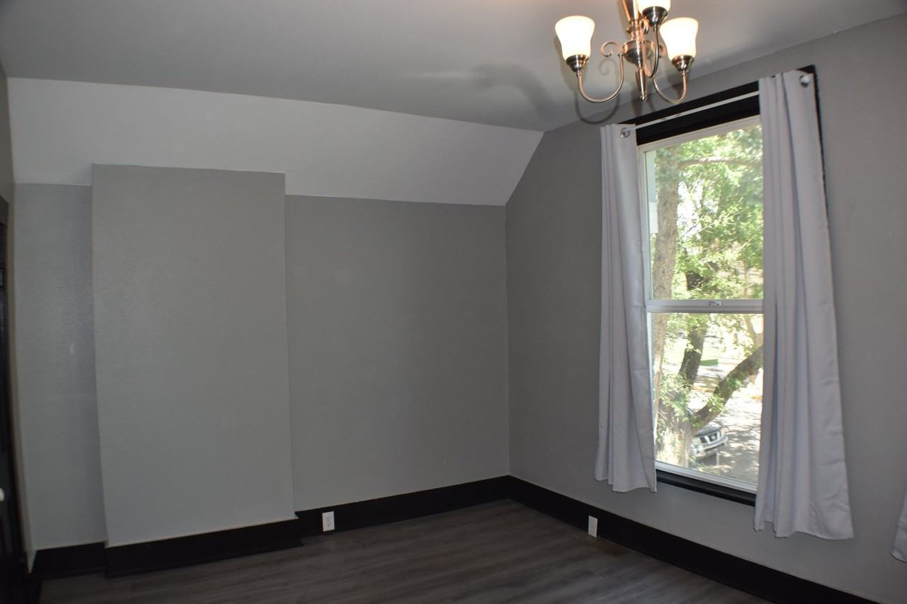305 West 2nd Street Angela - 2 #2 - Photo 2 of 5