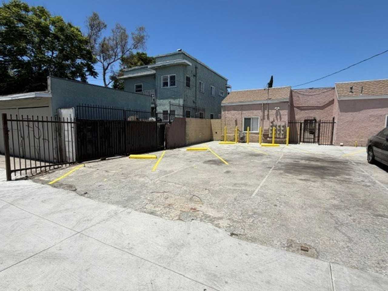 842 Alamitos Avenue - Photo 2 of 32