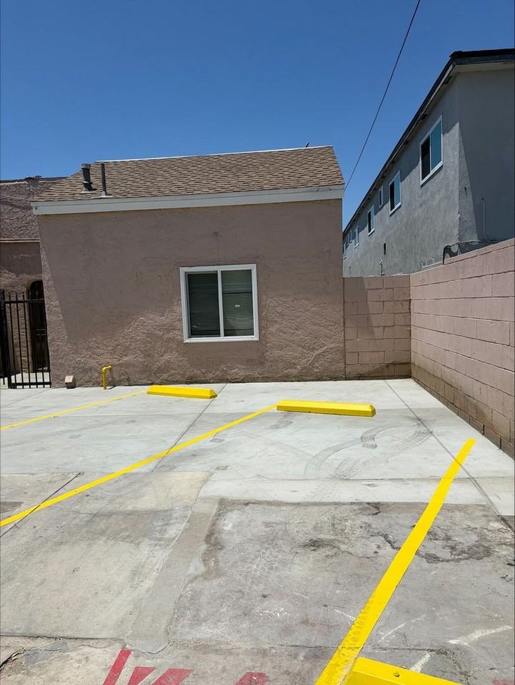 842 Alamitos Avenue - Photo 3 of 32