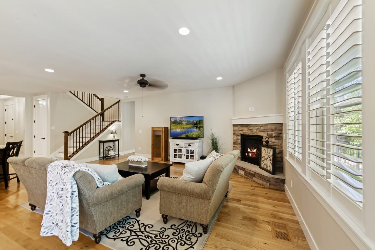 296 E Grove Creek Ln #296 - Photo 3 of 11