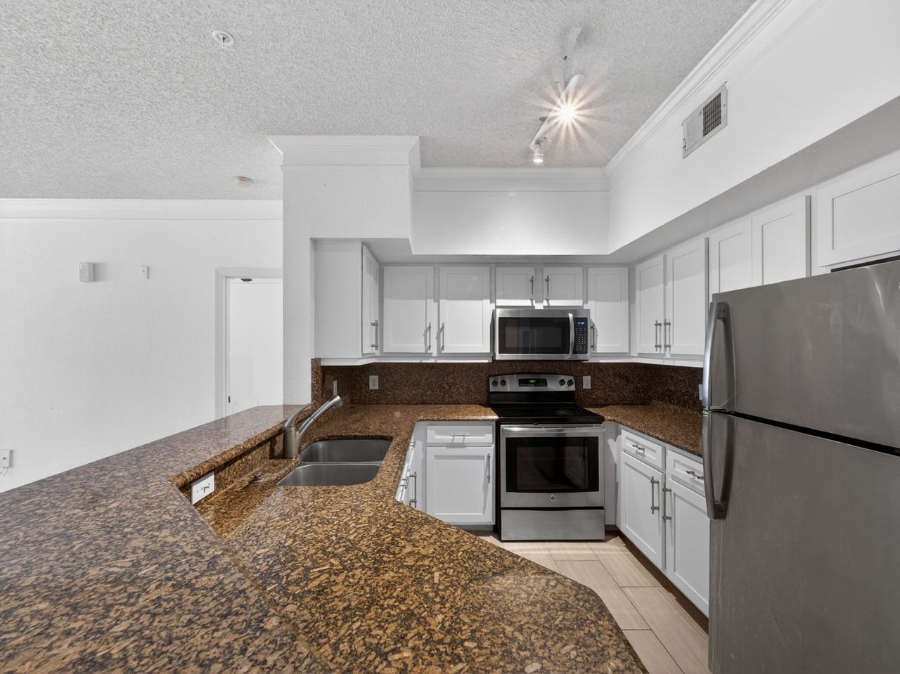 13003 Plantation Park Circle - 1311Unit 1311 #1311 - Photo 4 of 50
