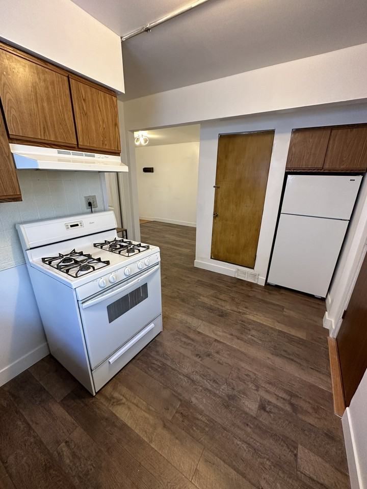 1823 1st Ave S #4 - Photo 4 of 10