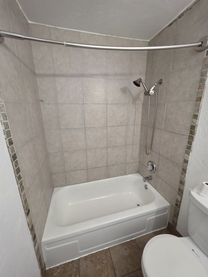 523 Pauline St #2 - Photo 4 of 8