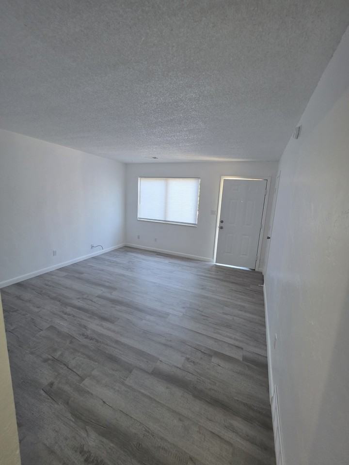 523 Pauline St #2 - Photo 6 of 8