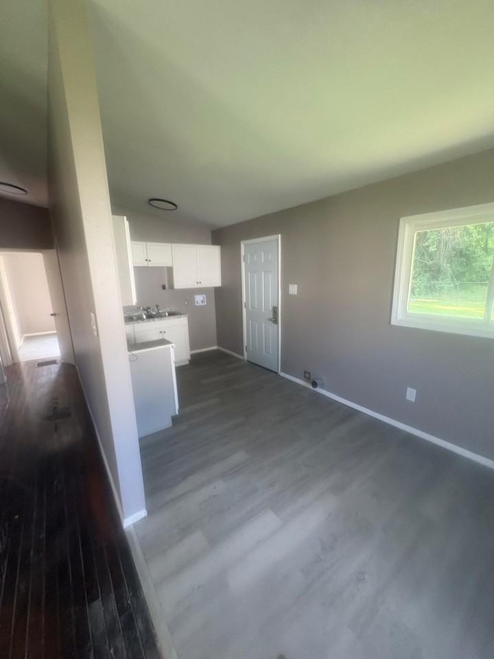 708 George Rd #1 - Photo 3 of 9