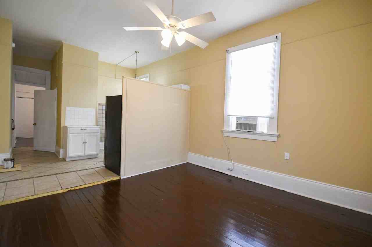1812 Dante St #1 - Photo 4 of 9