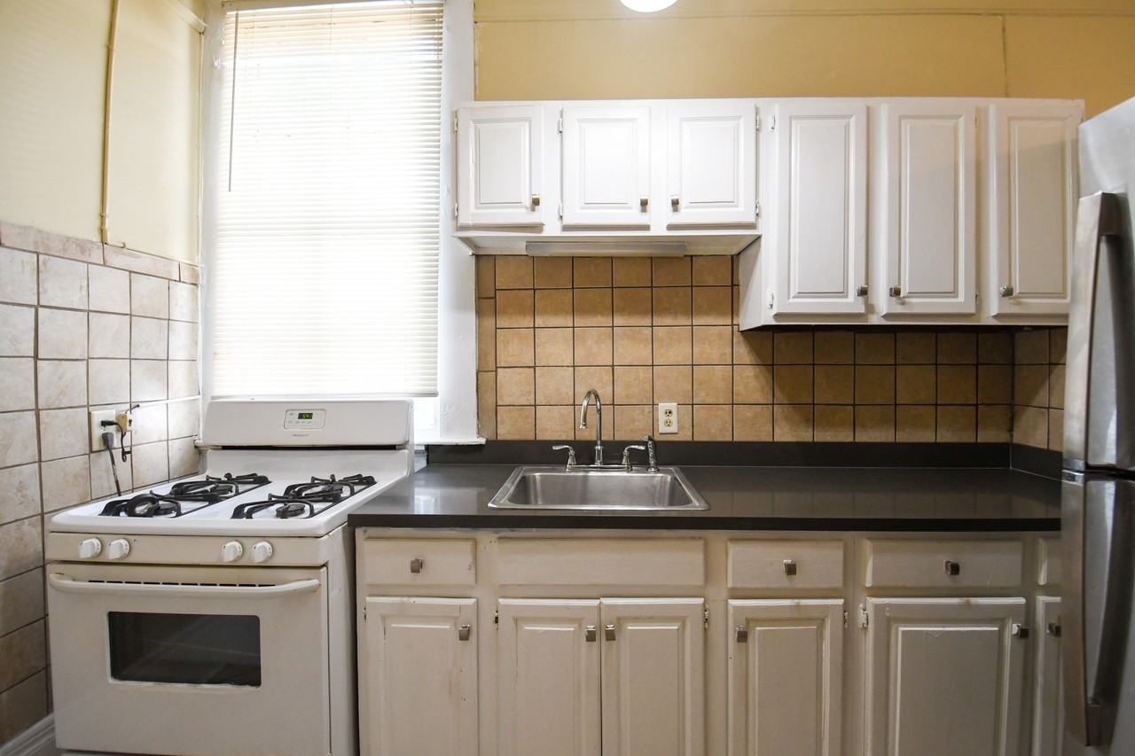 1812 Dante St #1 - Photo 7 of 9