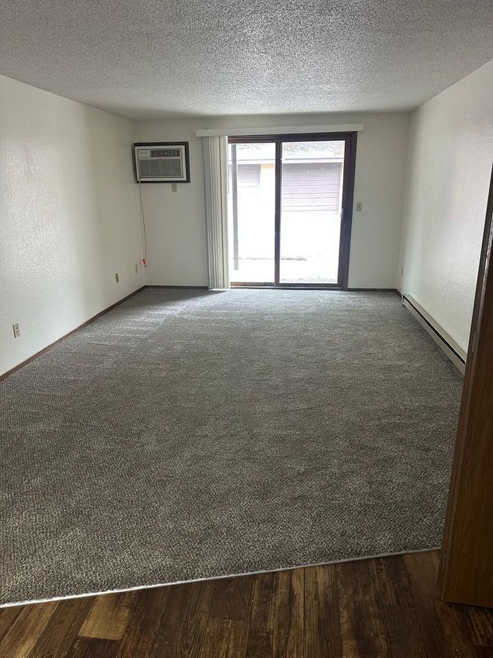 843 Driftwood Dr #6 - Photo 2 of 9