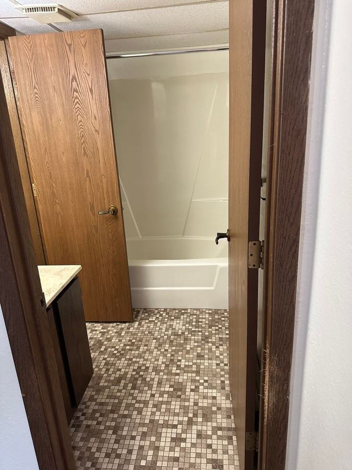 843 Driftwood Dr #6 - Photo 5 of 9