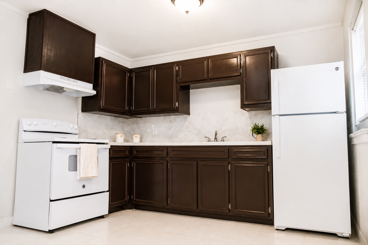 220 S 25th Ave - Photo 3 of 25