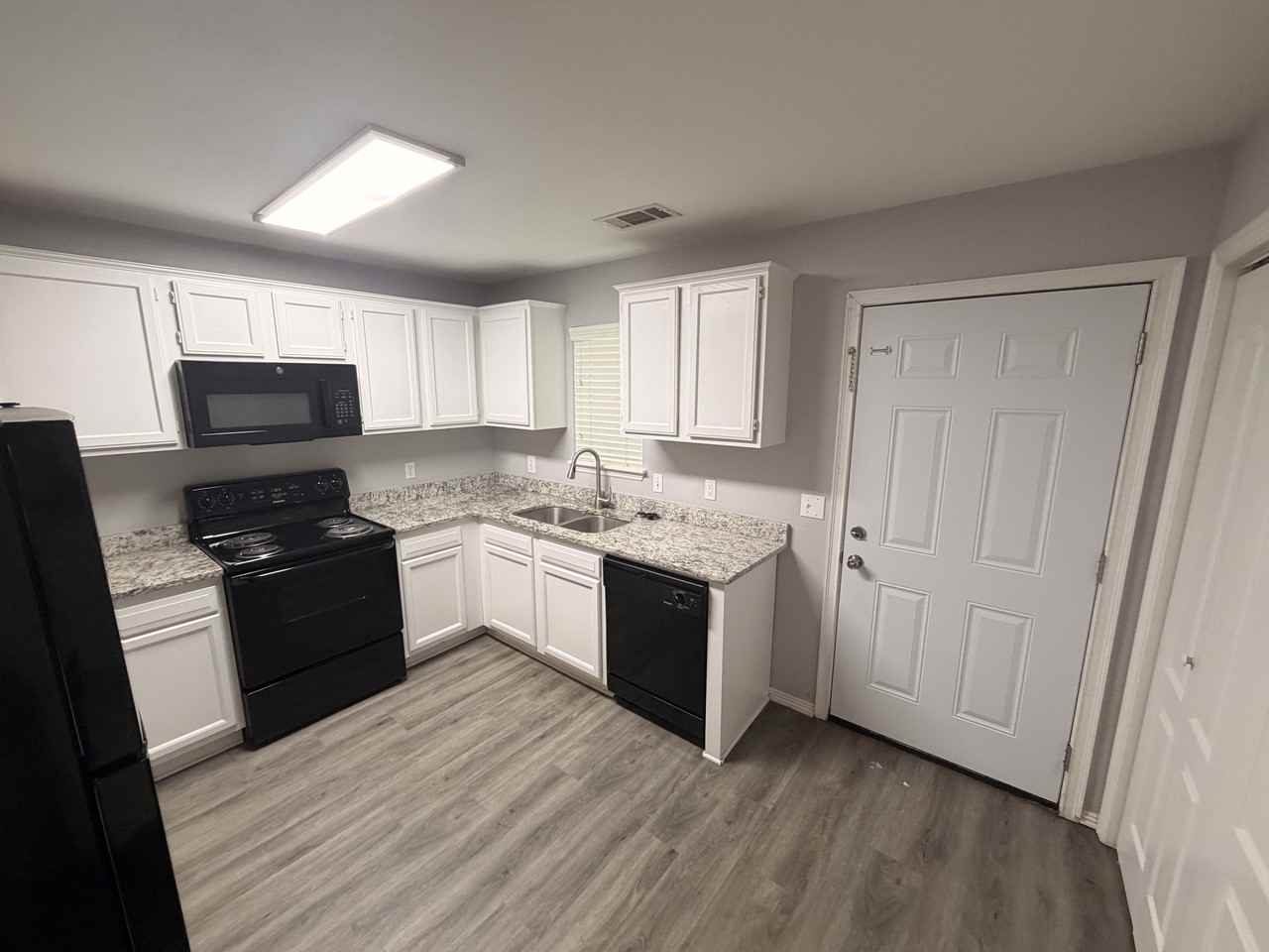 1446 W Netherland Way #3 - Photo 4 of 18