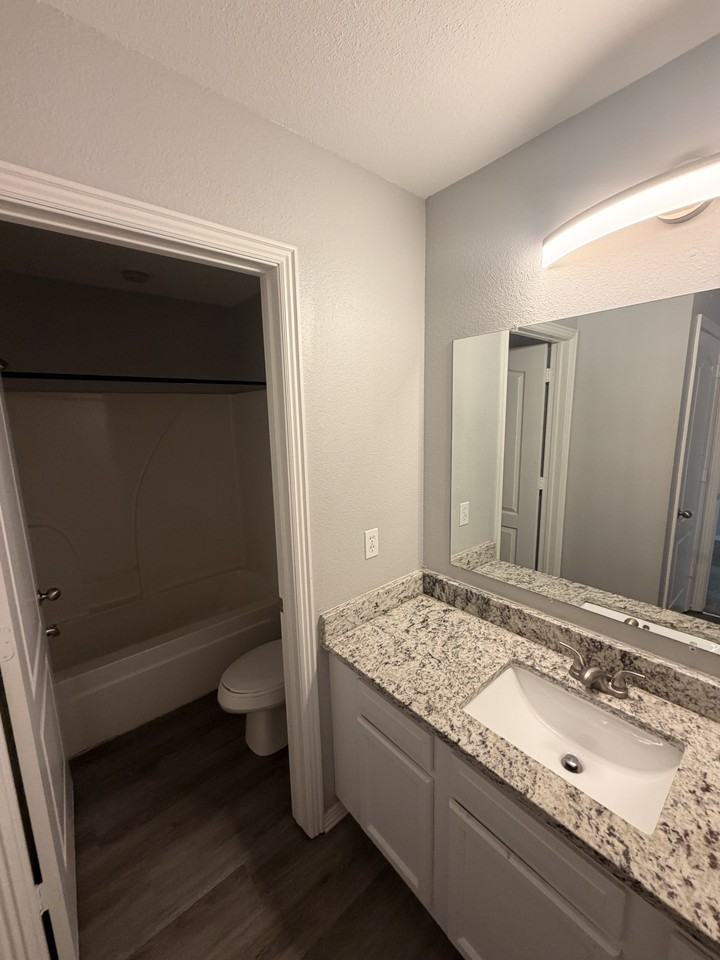 1446 W Netherland Way #3 - Photo 5 of 18