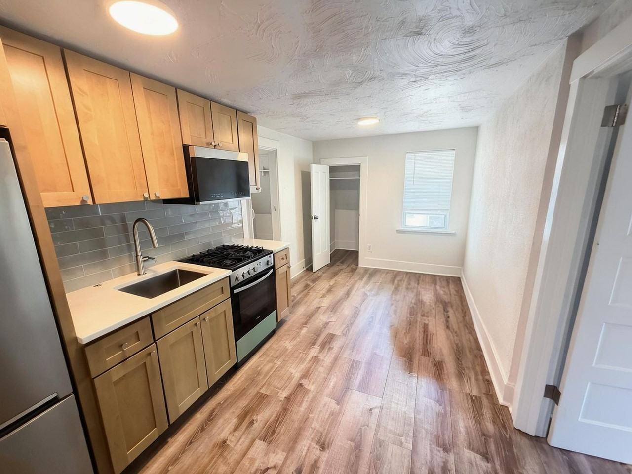 5 Rock City Rd - Photo 2 of 14