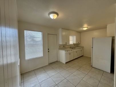1104 Siesta Dr #1 - Photo 4 of 18