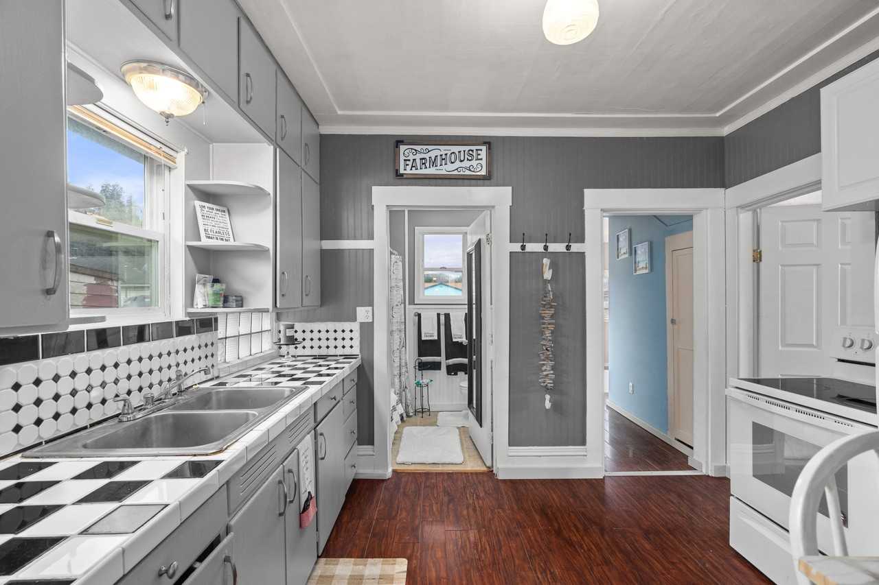 1313 Lincoln St #1 - Photo 6 of 27