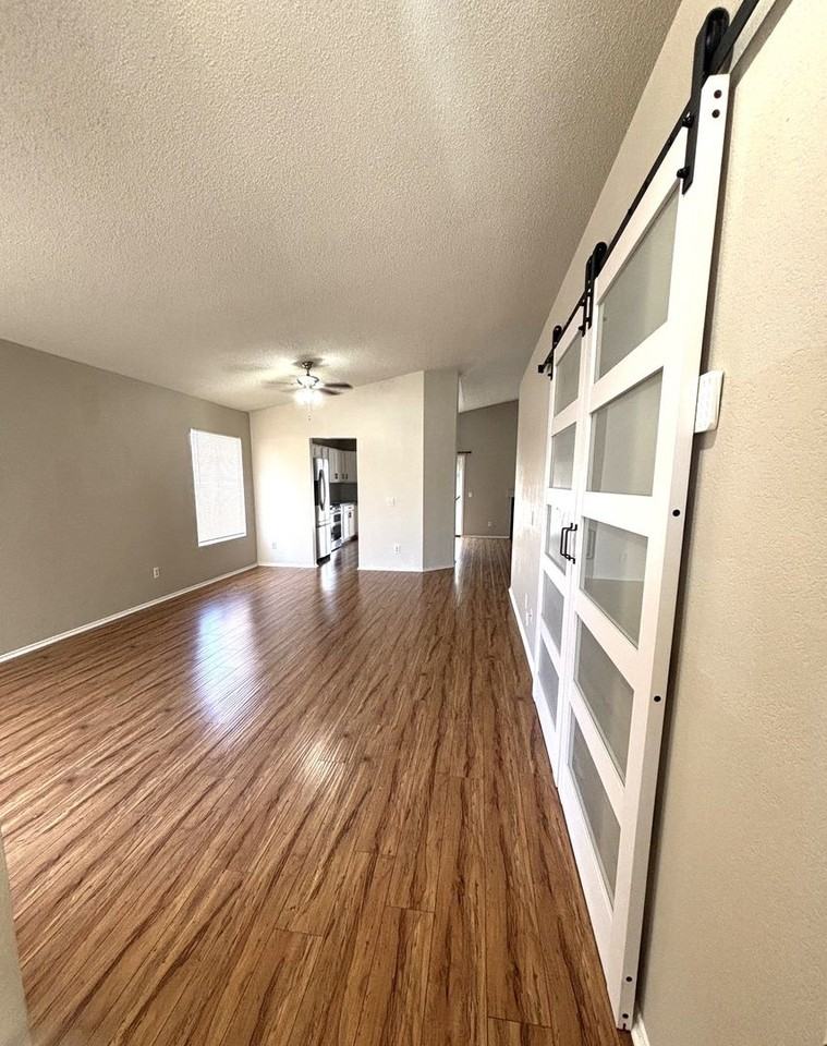 2516 Starbrite Ave - Photo 4 of 23
