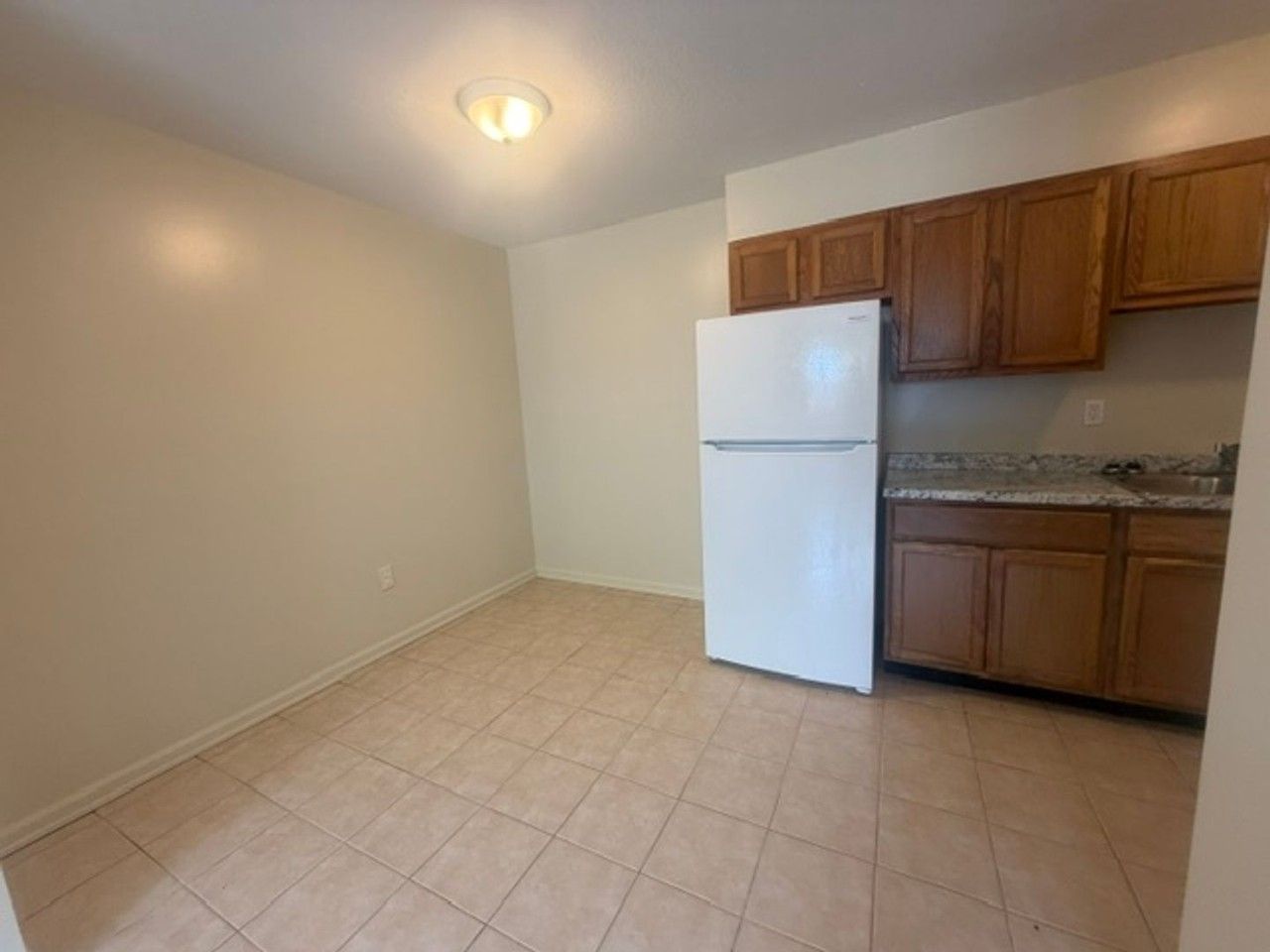 198 W Commercial St - Photo 4 of 8