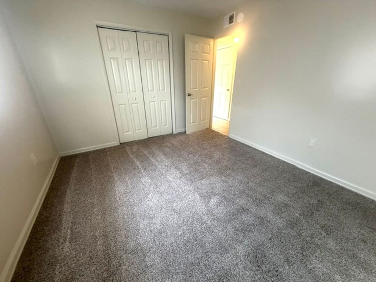 198 W Commercial St - Photo 5 of 8
