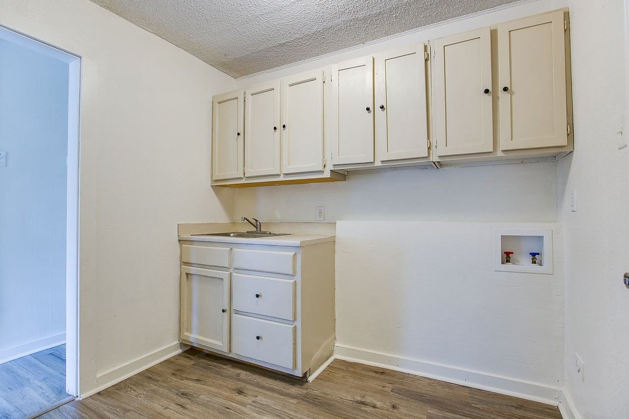 132 E 11th St - Photo 4 of 13