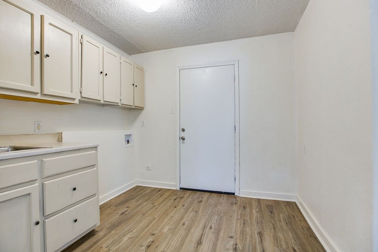 132 E 11th St - Photo 5 of 13