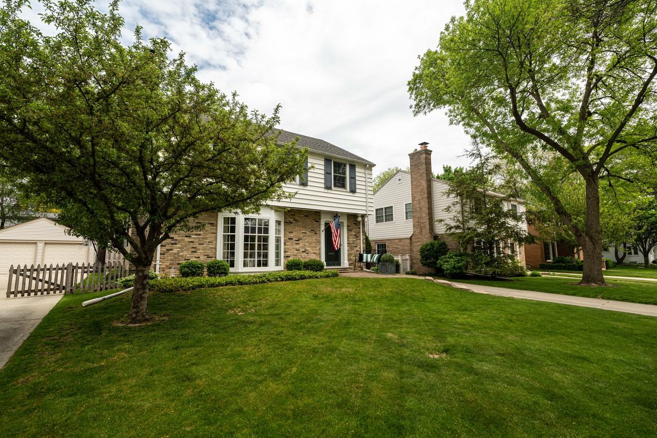 6014 North Kent Avenue - Photo 2 of 44