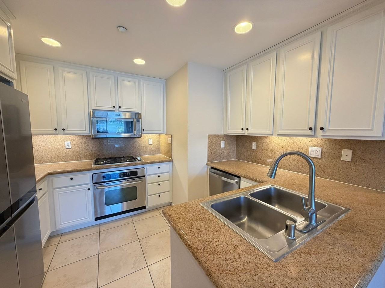 5096 Plaza Promenade - Photo 2 of 17