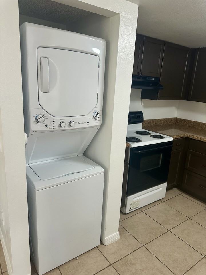 8202 Fairways Circle - B202Unit B202 #B202 - Photo 4 of 11