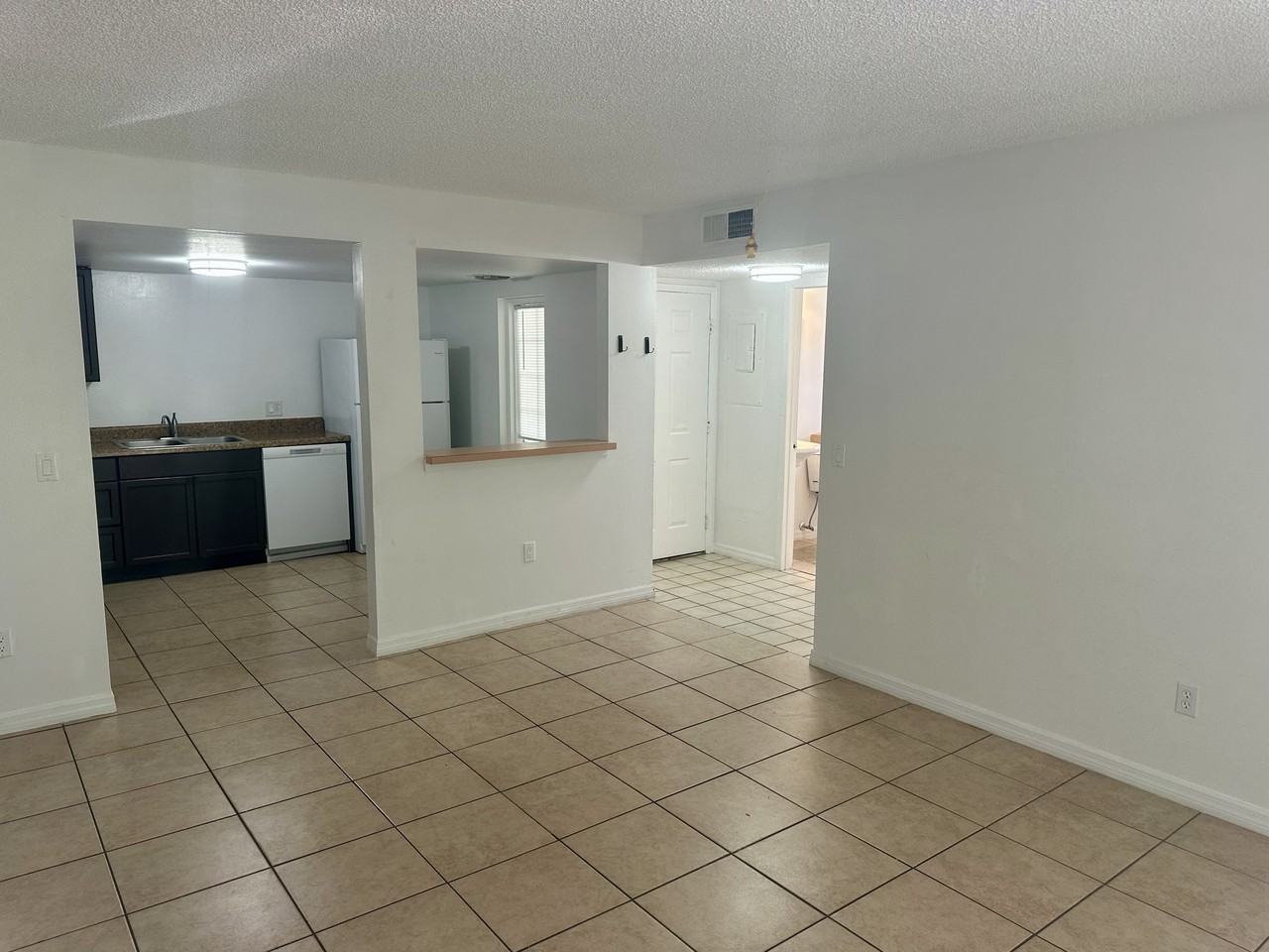 8202 Fairways Circle - B202Unit B202 #B202 - Photo 5 of 11