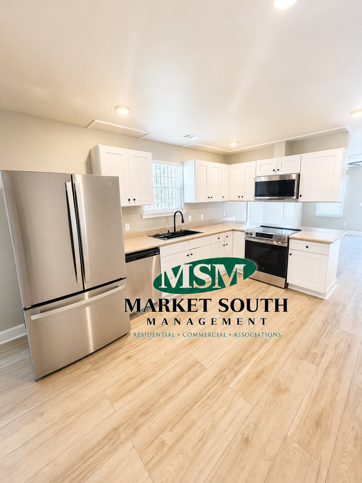 1011 W 40th St - Photo 3 of 11