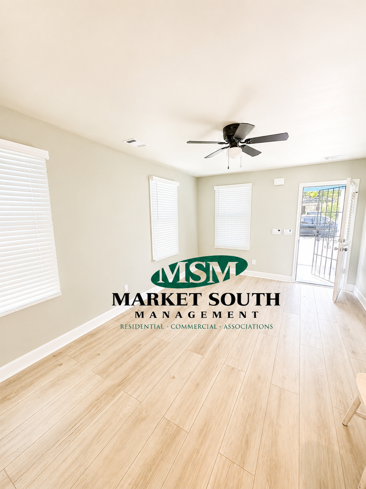 1011 W 40th St - Photo 4 of 11