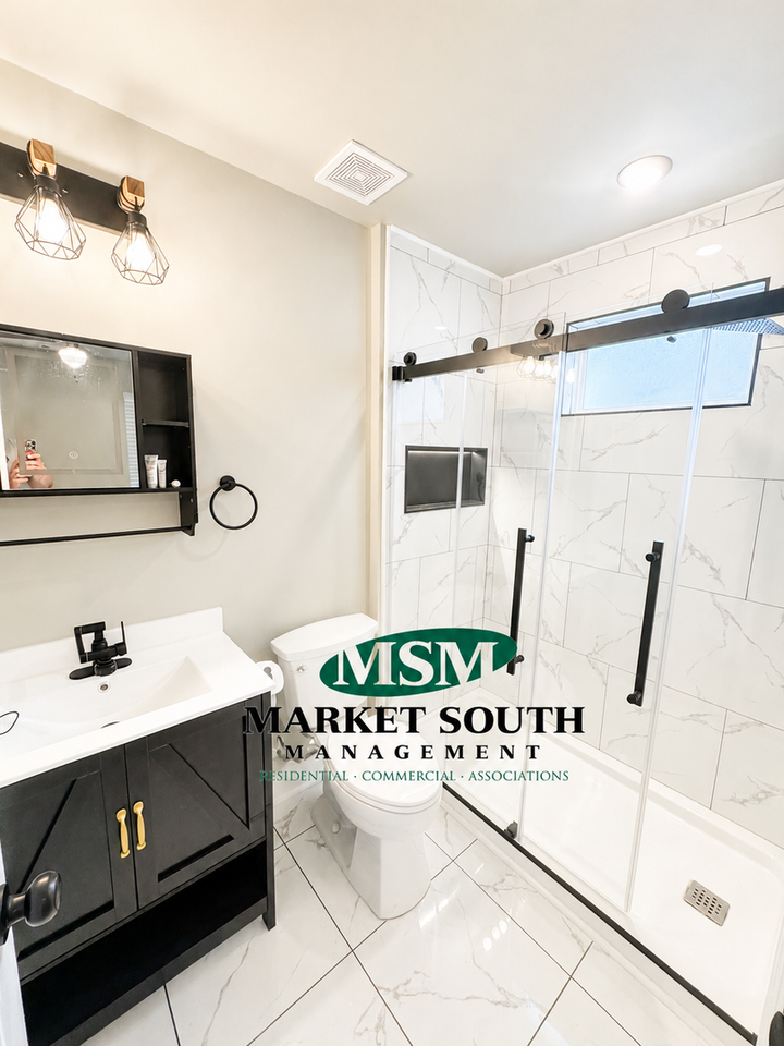 1011 W 40th St - Photo 6 of 11