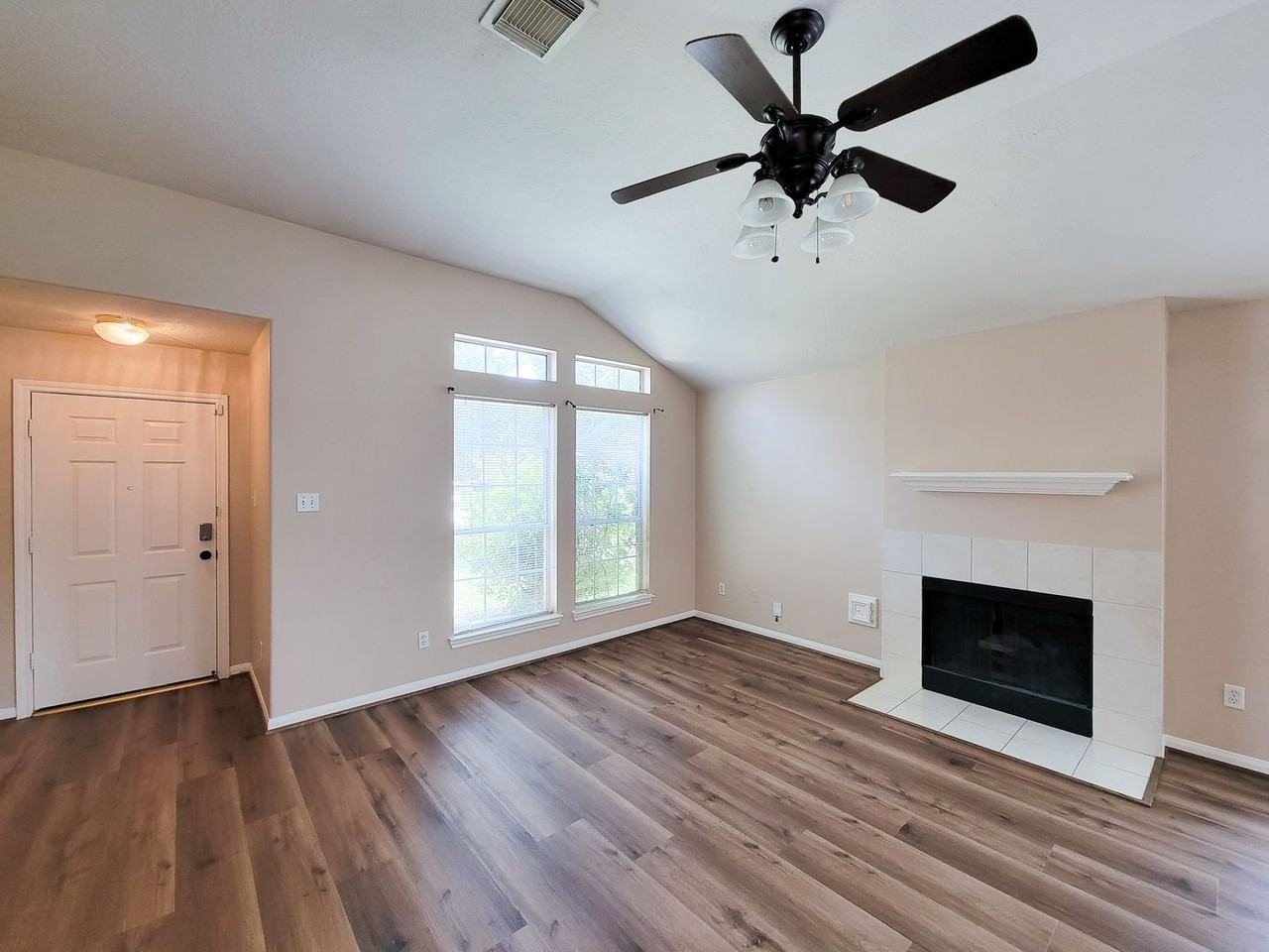 18446 S Wimbledon Dr - Photo 4 of 36