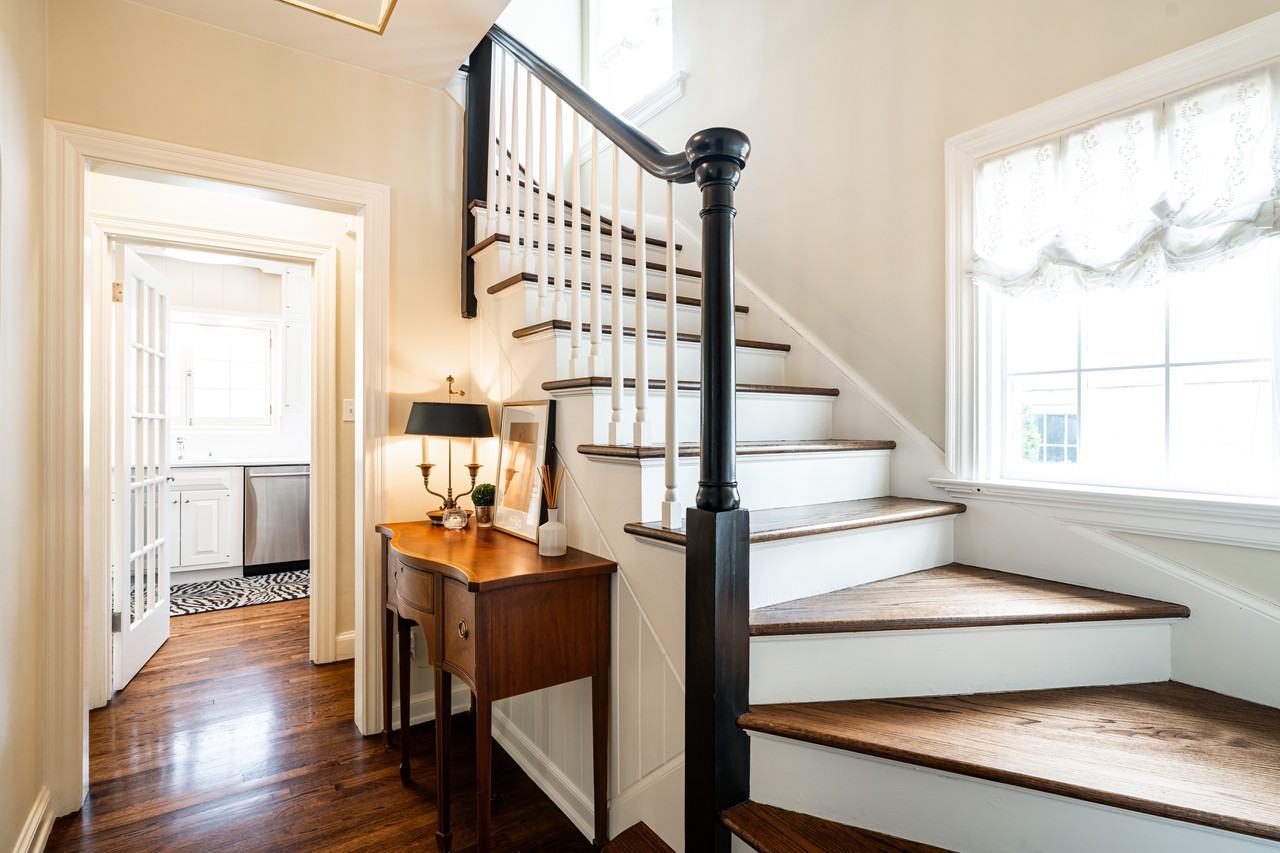 6014 North Kent Avenue - Photo 3 of 44