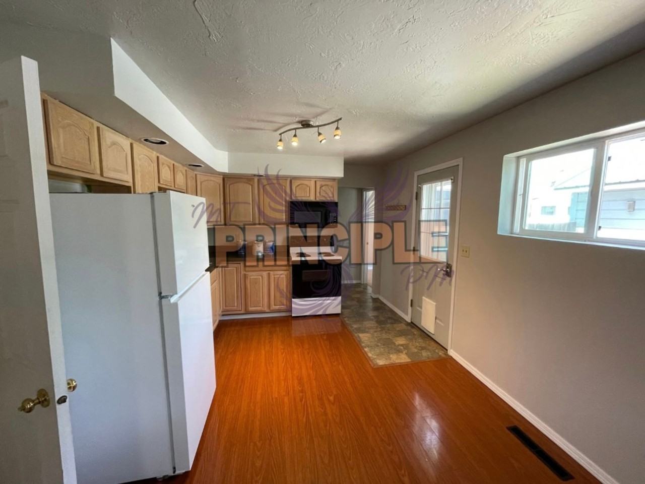 2021 Johns Ave - Photo 7 of 20