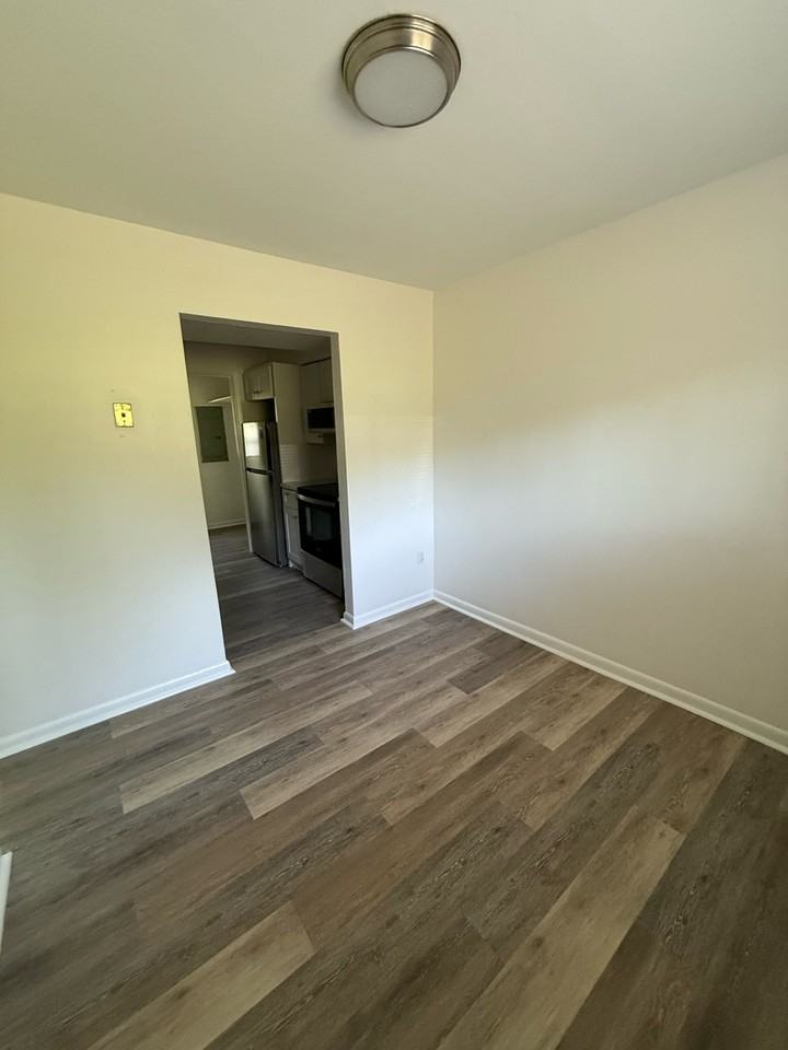 612 3rd St #B10 - Photo 2 of 13