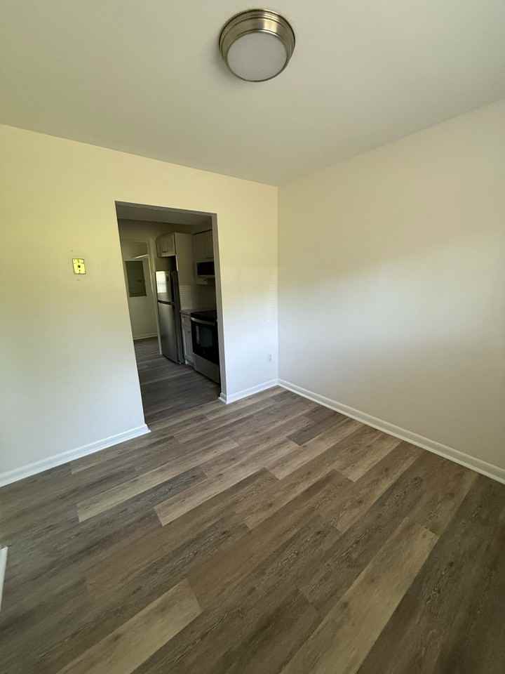 612 3rd St #B10 - Photo 4 of 13