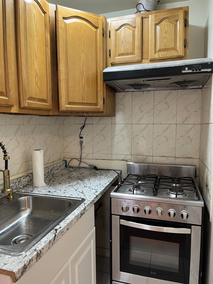 27-32 12th Street #3FL - Photo 5 of 6