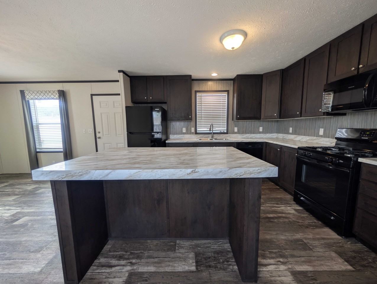 15881 Villaire Ave #658 - Photo 6 of 25