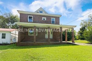 featured image of 516 Center St