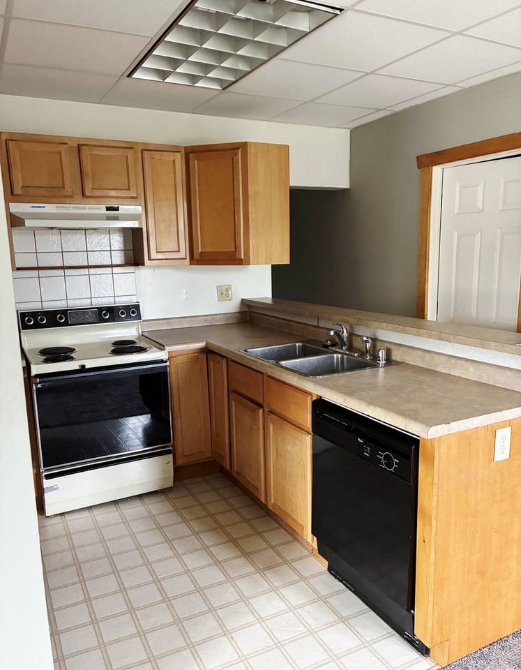 127 W Frederick St #B - Photo 3 of 10