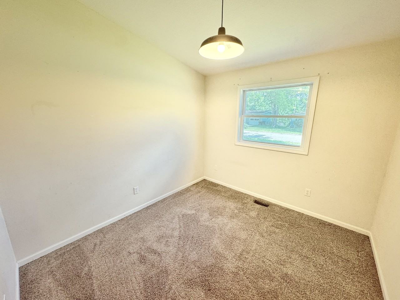 804 E Clark St #1 - Photo 4 of 23