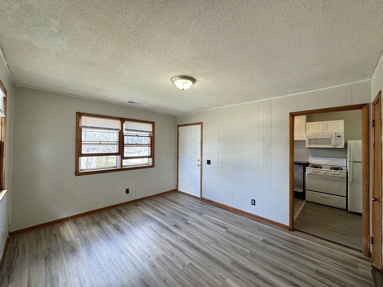 420 Jackson St #B - Photo 2 of 12