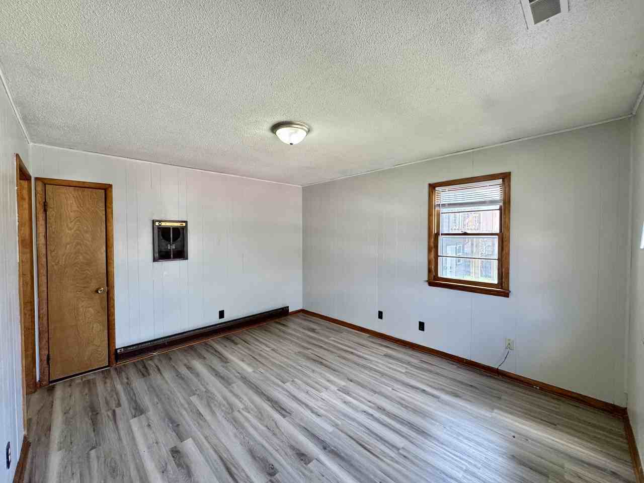 420 Jackson St #B - Photo 3 of 12