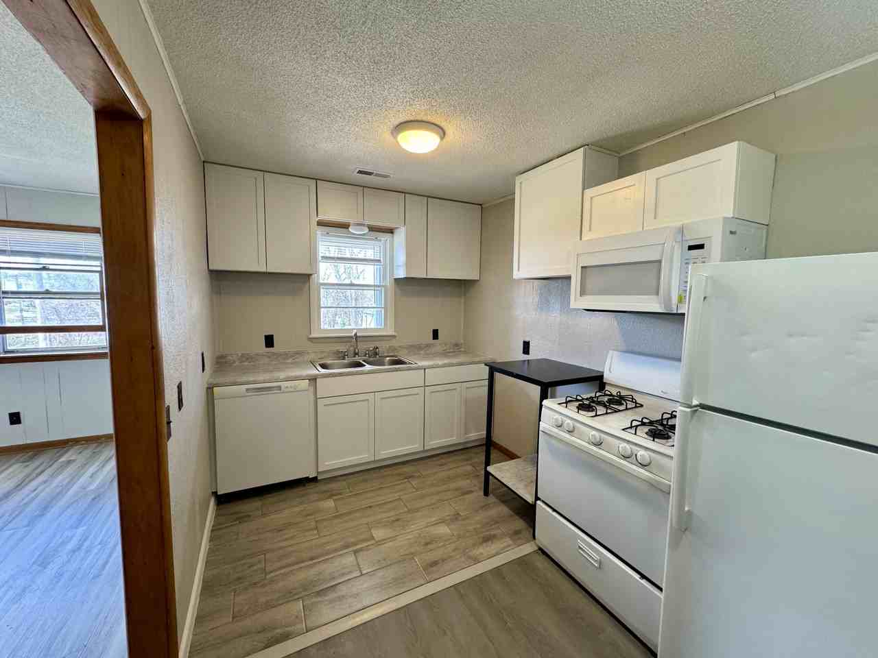420 Jackson St #B - Photo 4 of 12