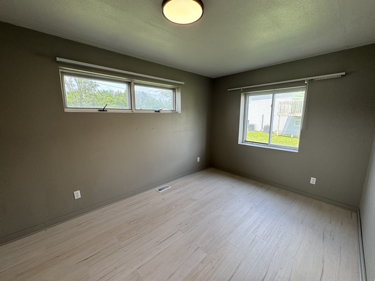 399 W Allen St #A - Photo 3 of 11
