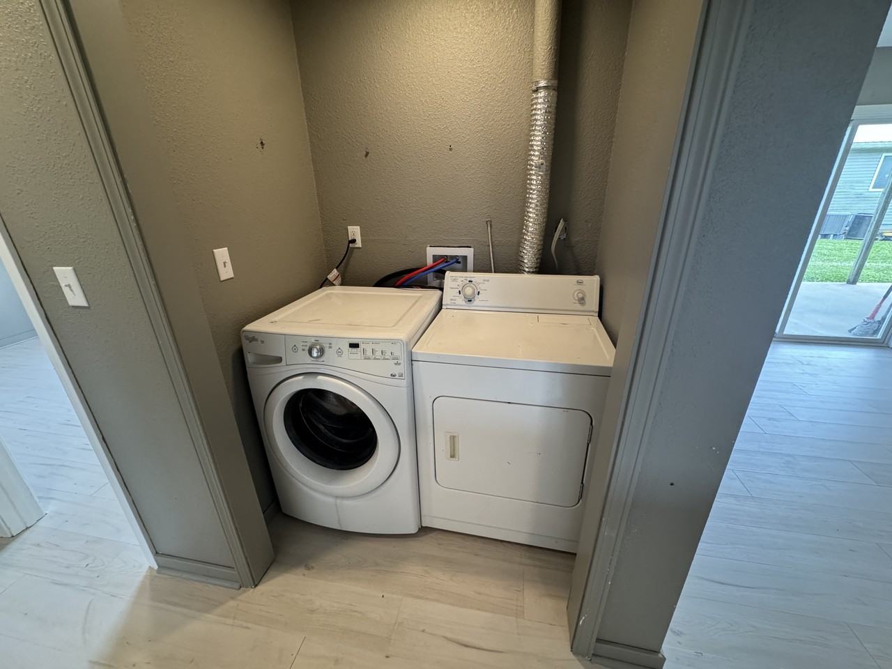 399 W Allen St #A - Photo 5 of 11